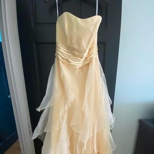 Yellow David’s Bridal dress in size 6